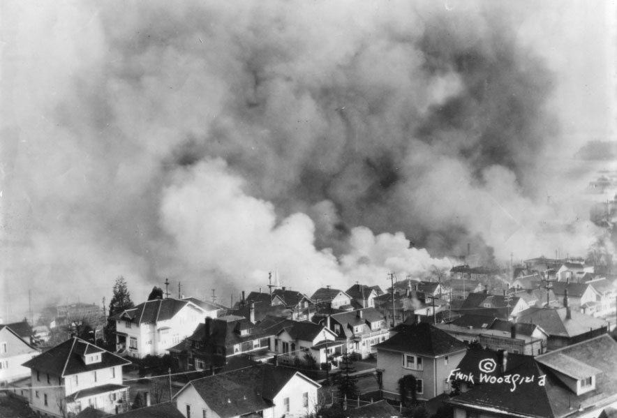 View of the 1922 fire that destroyed much of downtown Astoria.