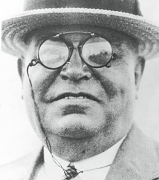 portrait of Attilio Pusterla, artist behind the Astoria Column mural