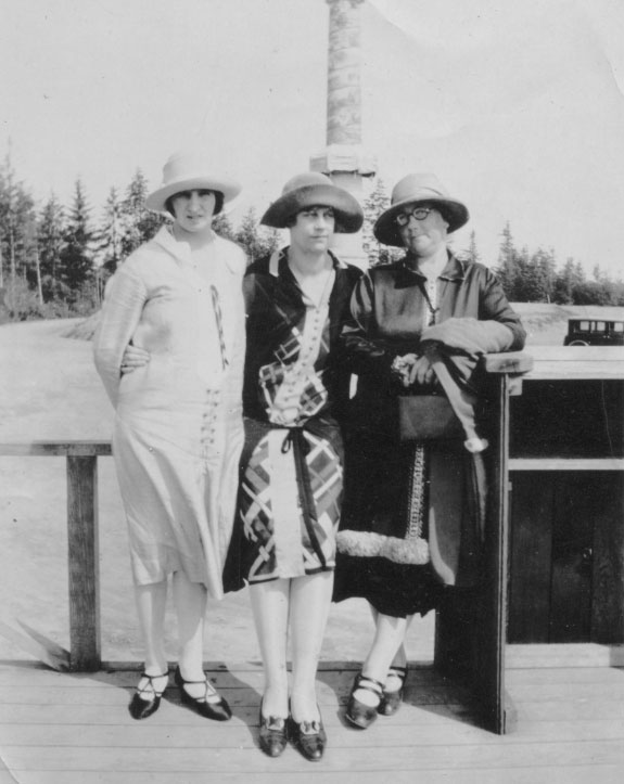 Visitors to the Column in late summer or early fall, 1926; Pusterla’s progress on the mural can be seen in the background.