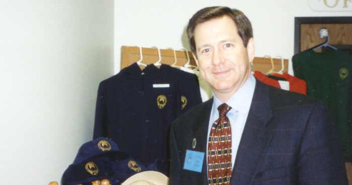 Jordan Schnitzer founds Friends of Astoria Column in 1980